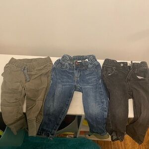 Old Navy Blue and Black Jeans Classic Denim Style